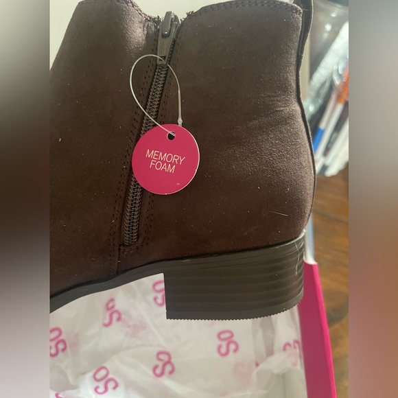 Women’s Ankle Boots, brand new in box with tags! Suede! - Picture 5 of 5